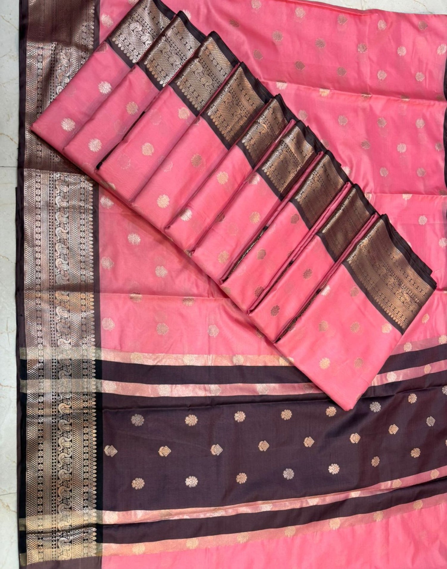 Gold Pattern Border Saree