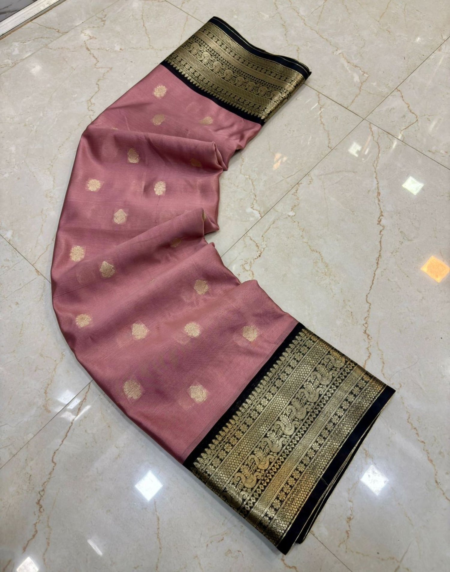 Gold Pattern Border Saree