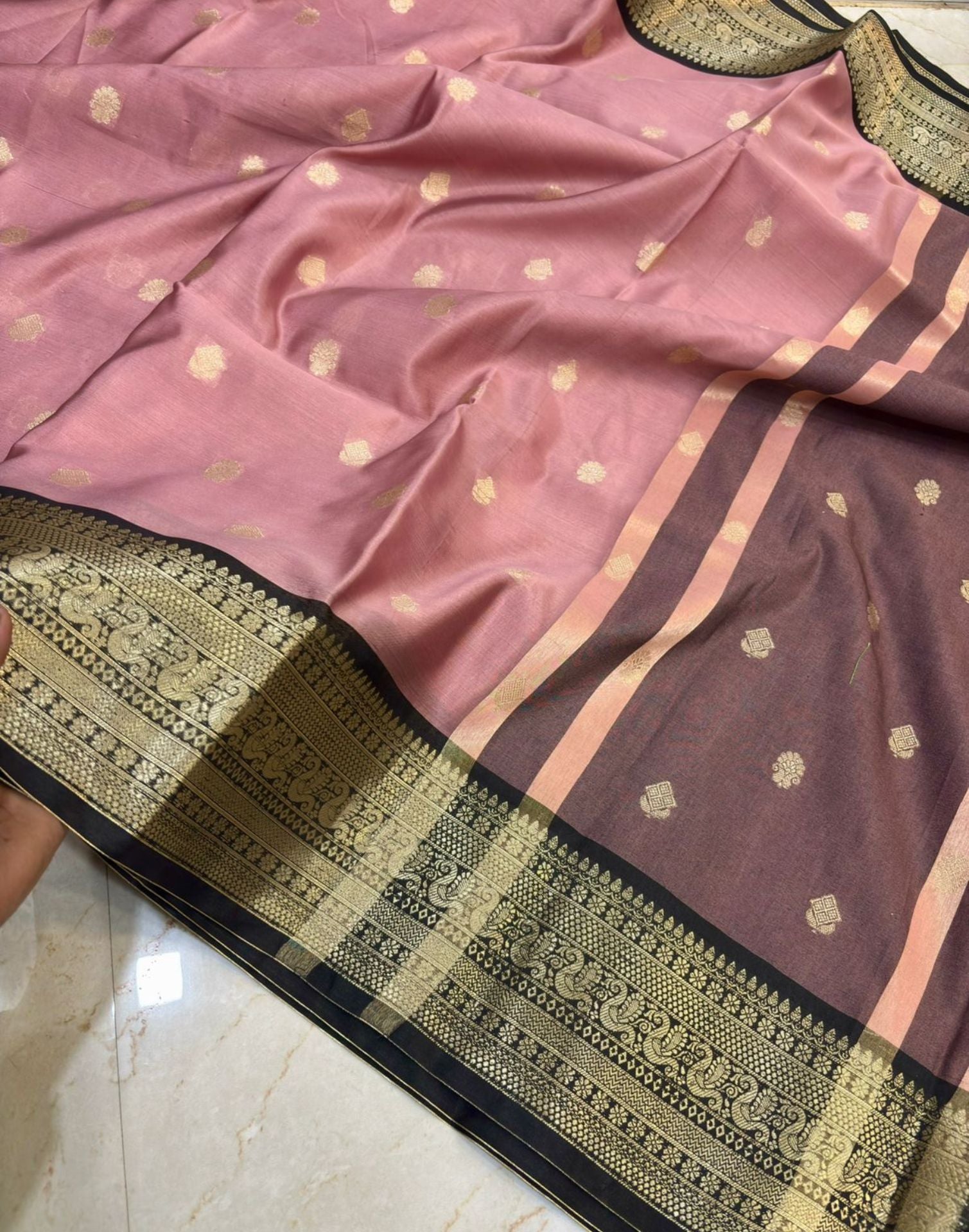 Gold Pattern Border Saree