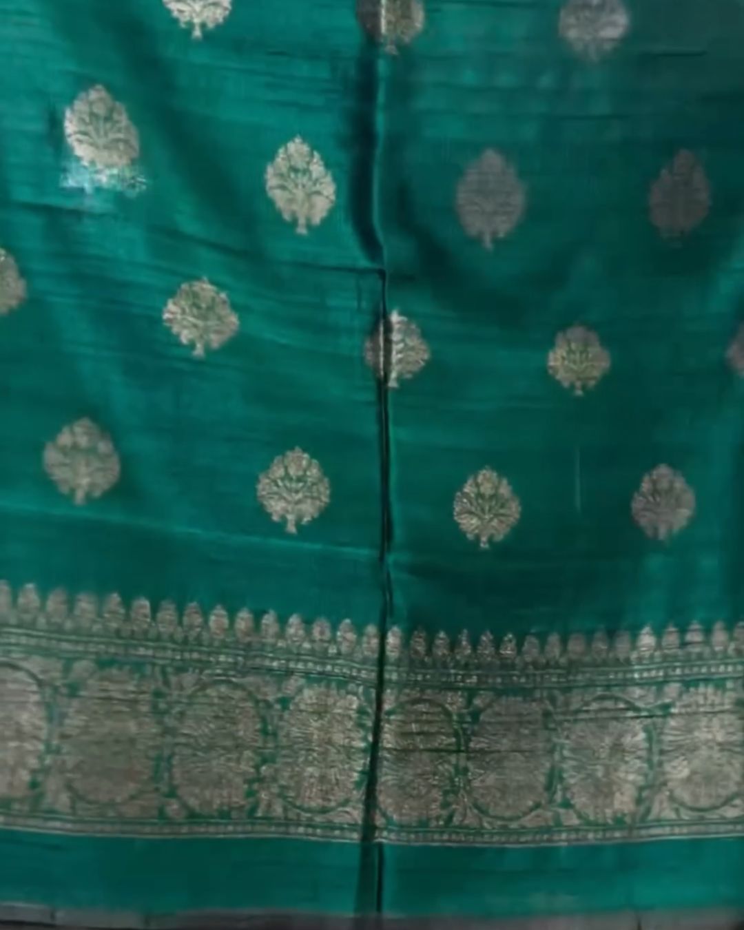 Hariyali Glow Cotton Jari Suit